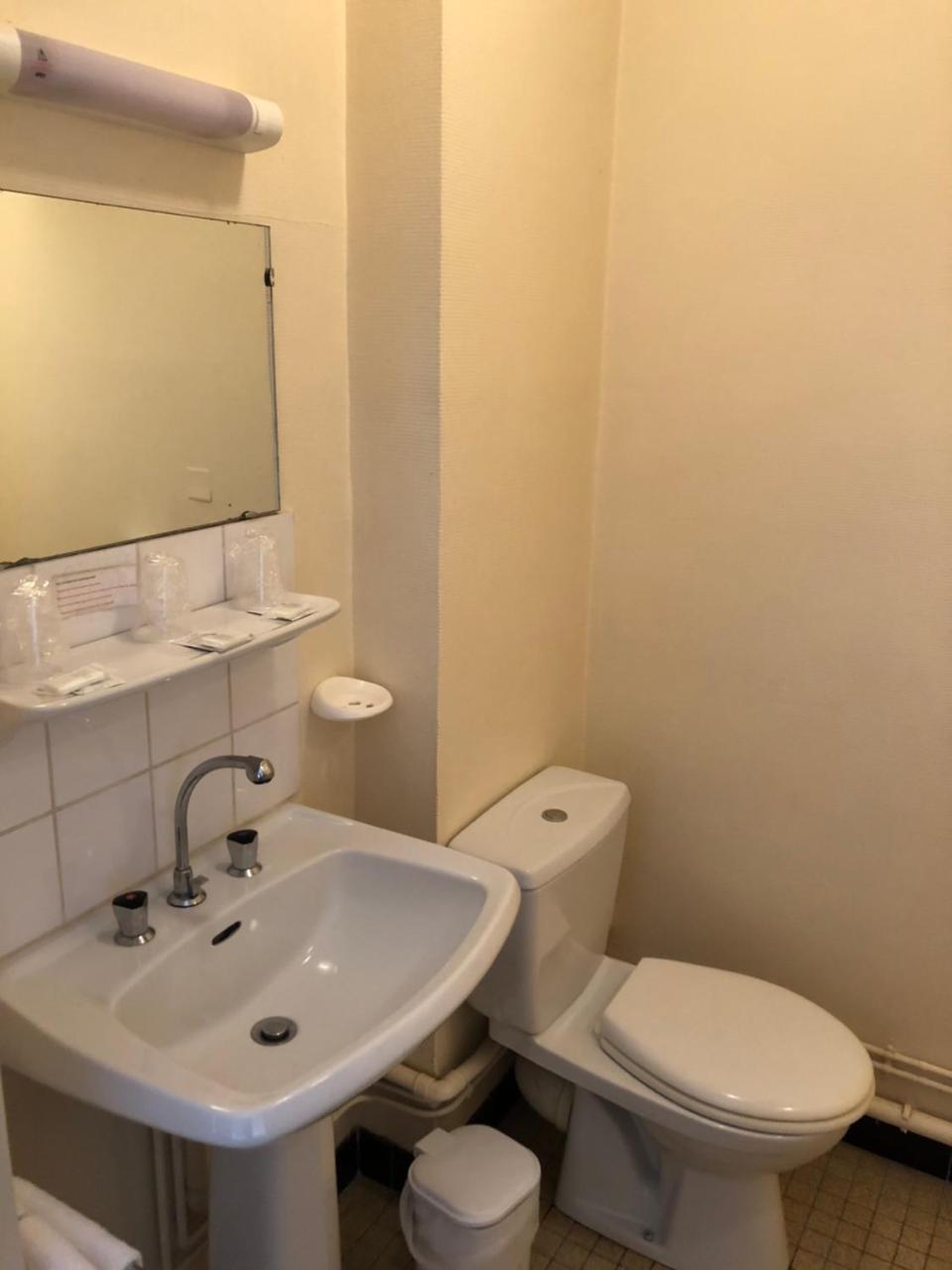 Hotel Le Commerce Bellegarde-du-Loiret Dış mekan fotoğraf
