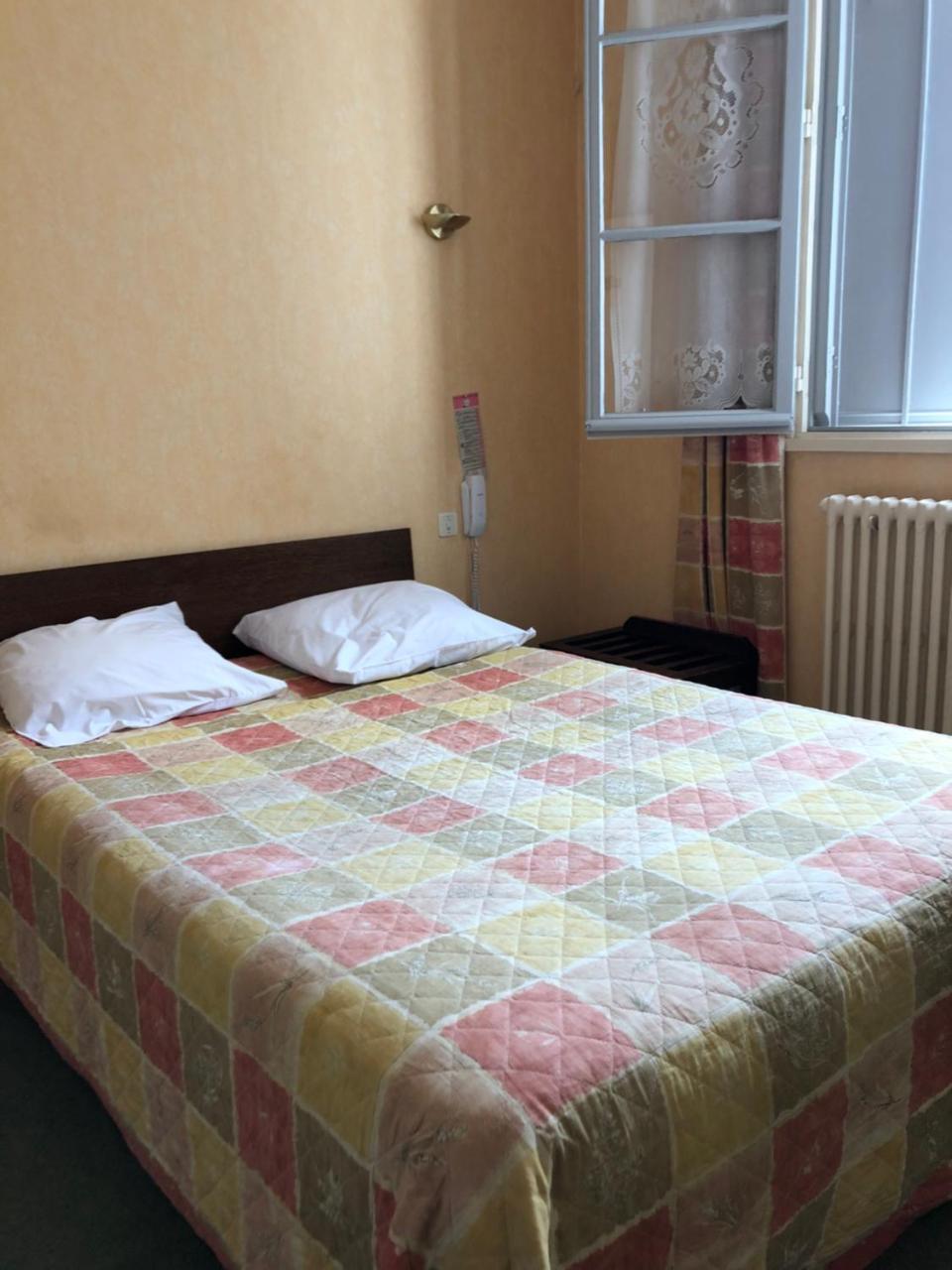 Hotel Le Commerce Bellegarde-du-Loiret Dış mekan fotoğraf